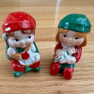 NIB Avon Claus & Company Santa's Helpers Elf Salt & Pepper Shakers 1983